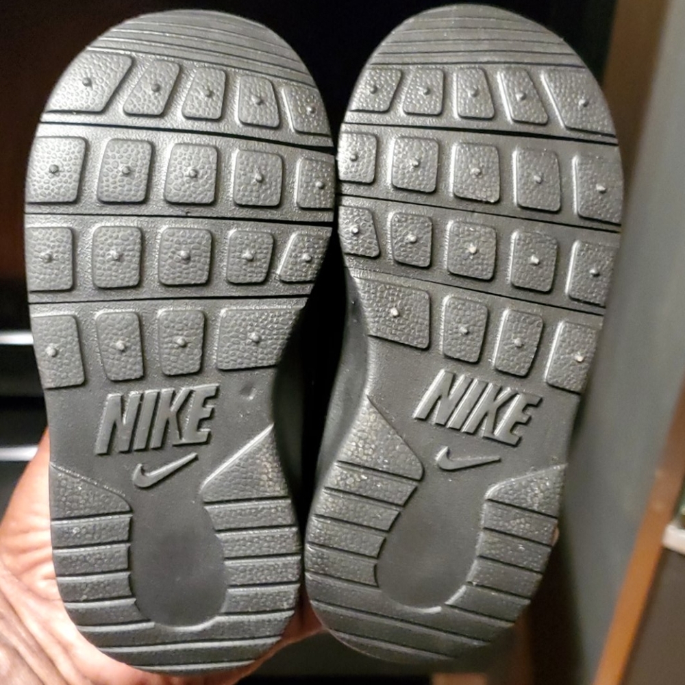 Shoes - Picture 4 of 4